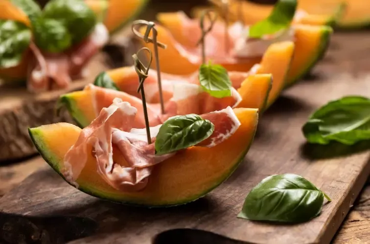 Melone mit Schinken italienisch Titelbild